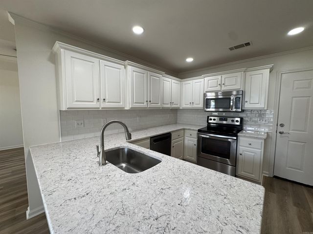 1222 Pinnacle Dr, Jacksonville, AR 72076