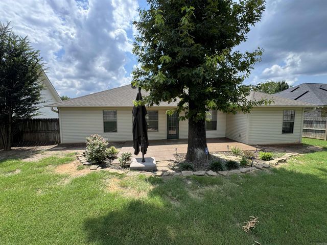 1222 Pinnacle Dr, Jacksonville, AR 72076