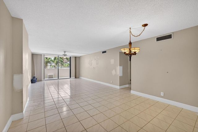 145 S Ocean Avenue 219, Palm Beach Shores, FL 33404