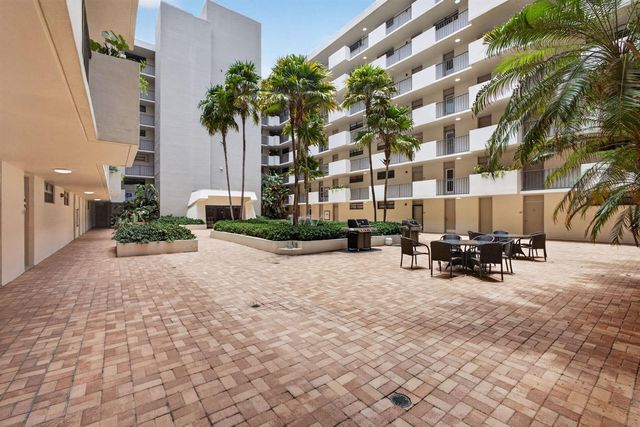 145 S Ocean Avenue 219, Palm Beach Shores, FL 33404