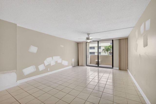 145 S Ocean Avenue 219, Palm Beach Shores, FL 33404