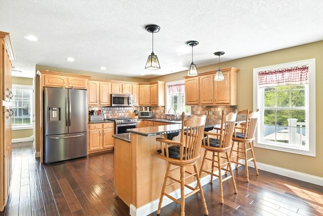 8 Pheasant Run, Belchertown, MA 01007