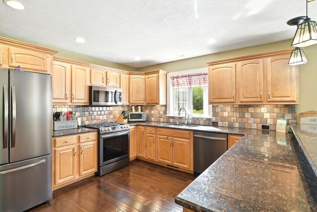 8 Pheasant Run, Belchertown, MA 01007
