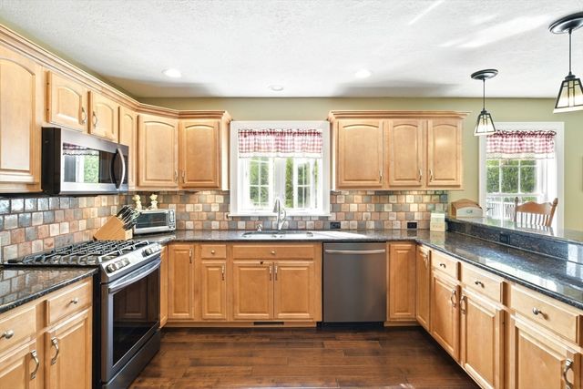 8 Pheasant Run, Belchertown, MA 01007