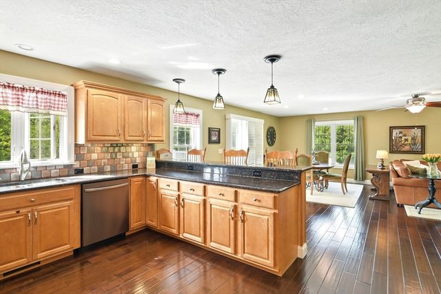 8 Pheasant Run, Belchertown, MA 01007