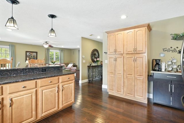 8 Pheasant Run, Belchertown, MA 01007