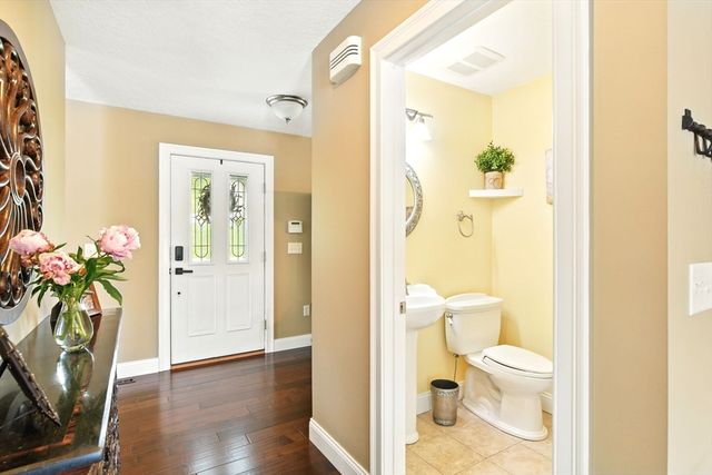 8 Pheasant Run, Belchertown, MA 01007