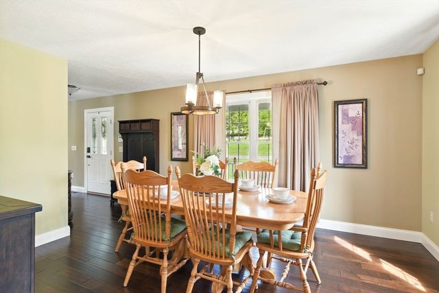 8 Pheasant Run, Belchertown, MA 01007