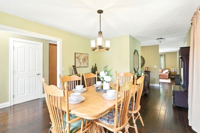 8 Pheasant Run, Belchertown, MA 01007