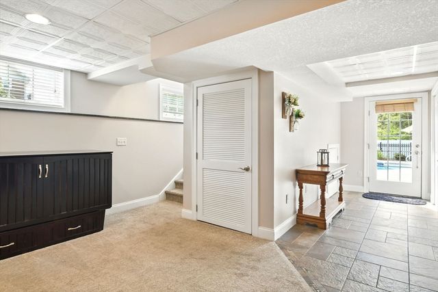 8 Pheasant Run, Belchertown, MA 01007