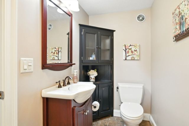 8 Pheasant Run, Belchertown, MA 01007