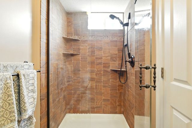 8 Pheasant Run, Belchertown, MA 01007