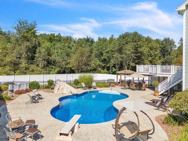 8 Pheasant Run, Belchertown, MA 01007