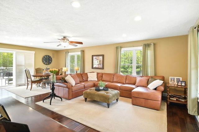 8 Pheasant Run, Belchertown, MA 01007
