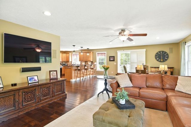 8 Pheasant Run, Belchertown, MA 01007