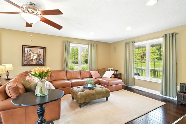8 Pheasant Run, Belchertown, MA 01007