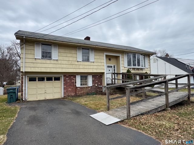 105 Ursini Drive, Hamden, CT 06514