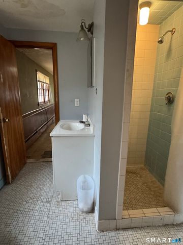 105 Ursini Drive, Hamden, CT 06514