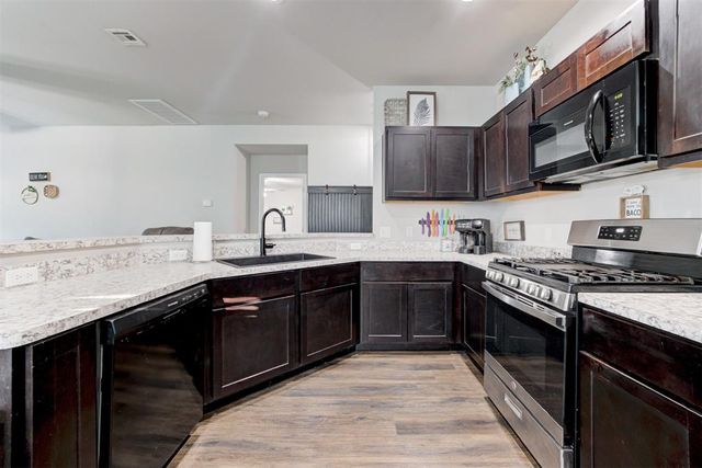 1812 W Antler Way, Mustang, OK 73064