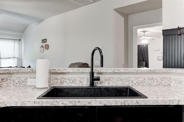 1812 W Antler Way, Mustang, OK 73064