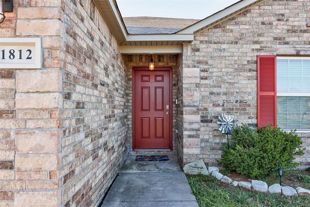 1812 W Antler Way, Mustang, OK 73064