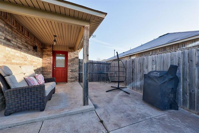 1812 W Antler Way, Mustang, OK 73064