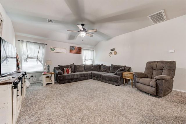 1812 W Antler Way, Mustang, OK 73064