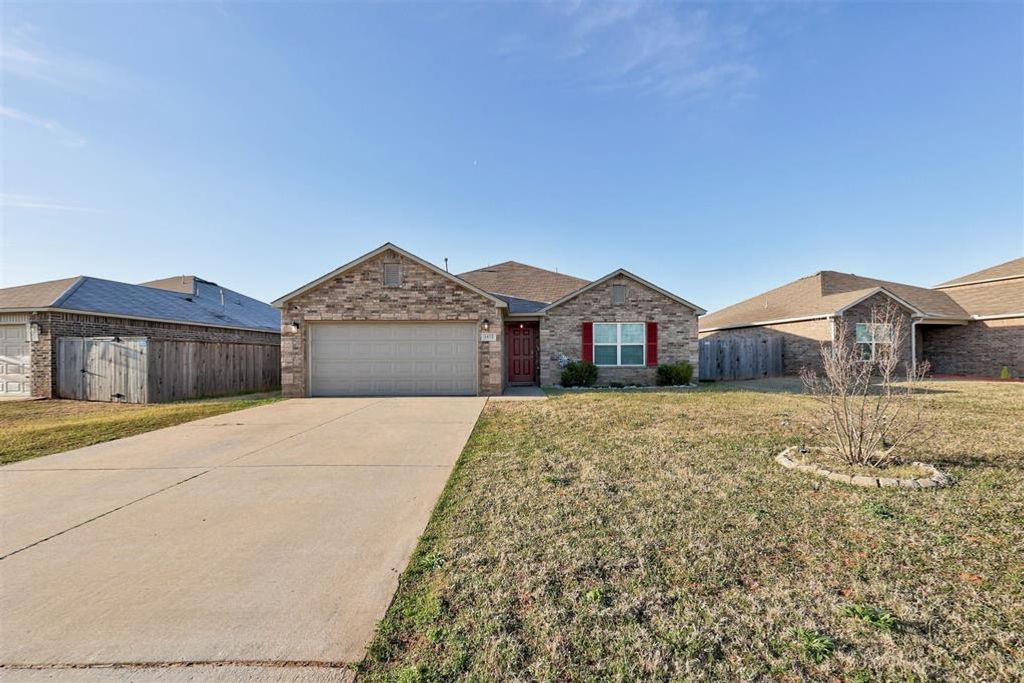1812 W Antler Way, Mustang, OK 73064