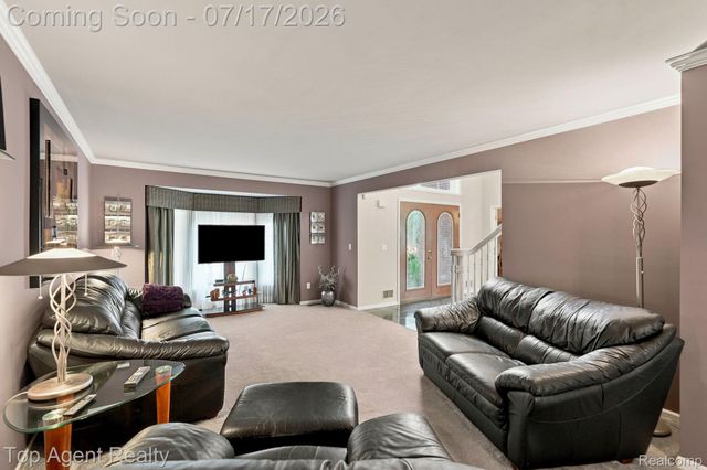 42316 Locklin Drive, Sterling Heights, MI 48314