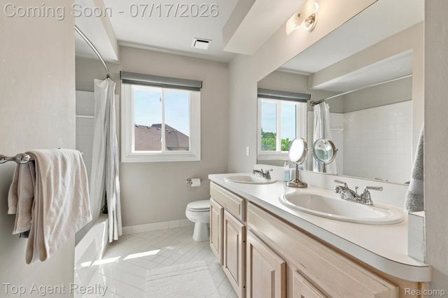 42316 Locklin Drive, Sterling Heights, MI 48314