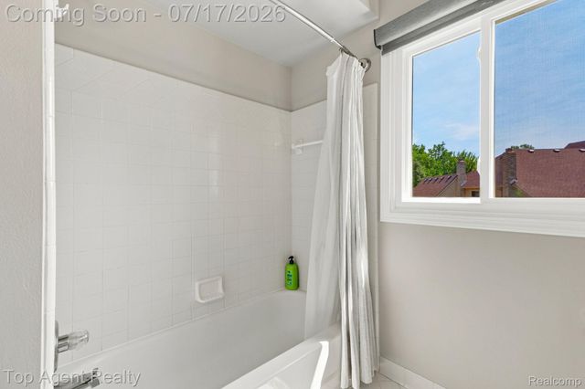 42316 Locklin Drive, Sterling Heights, MI 48314