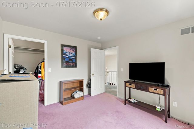 42316 Locklin Drive, Sterling Heights, MI 48314