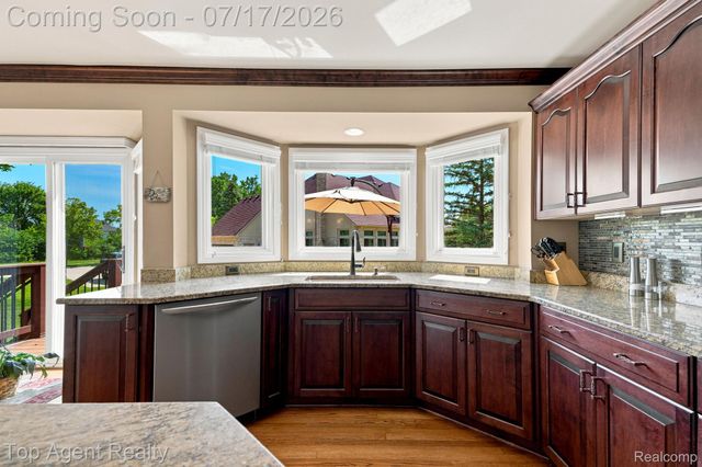 42316 Locklin Drive, Sterling Heights, MI 48314