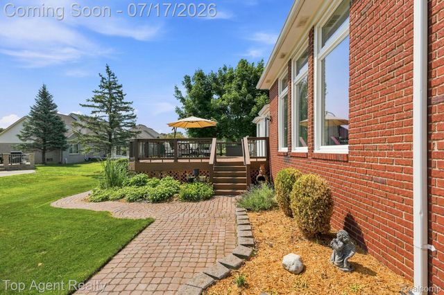 42316 Locklin Drive, Sterling Heights, MI 48314