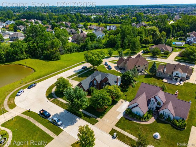 42316 Locklin Drive, Sterling Heights, MI 48314