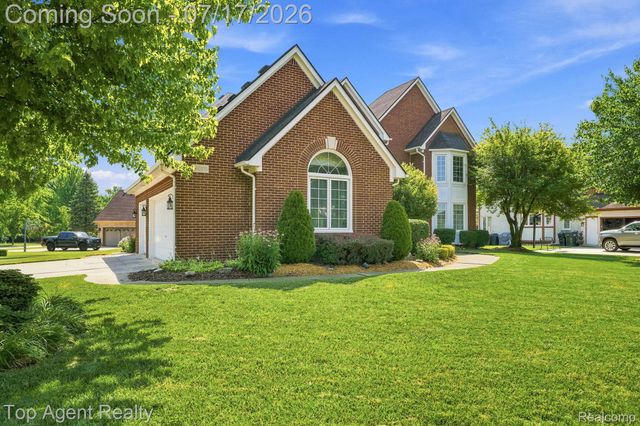 42316 Locklin Drive, Sterling Heights, MI 48314