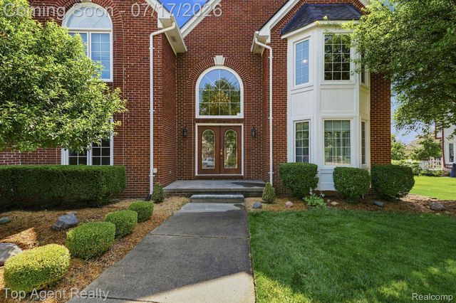42316 Locklin Drive, Sterling Heights, MI 48314
