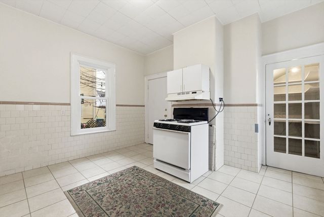 48 Springfield St, Somerville, MA 02143