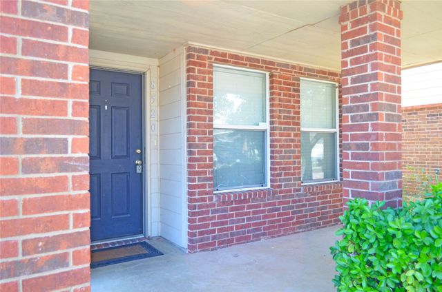 8520 Hawkview Drive, Fort Worth, TX 76179
