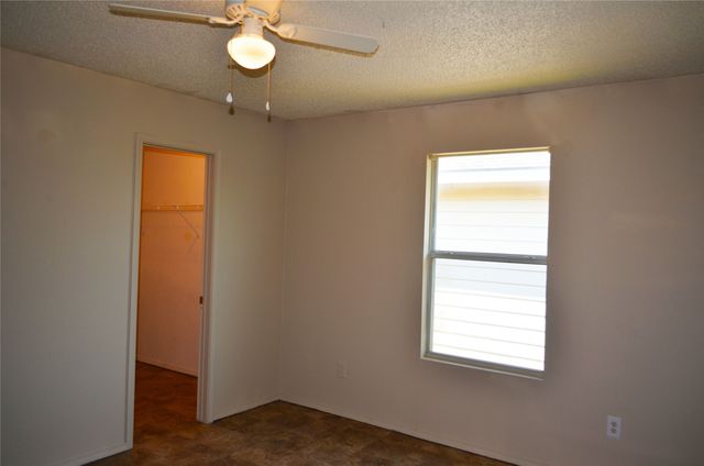 8520 Hawkview Drive, Fort Worth, TX 76179