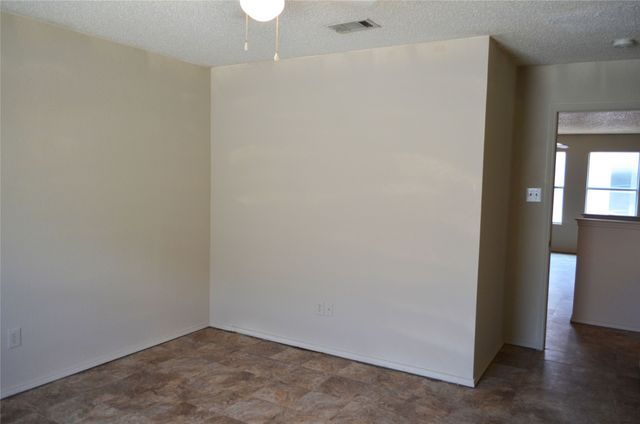 8520 Hawkview Drive, Fort Worth, TX 76179