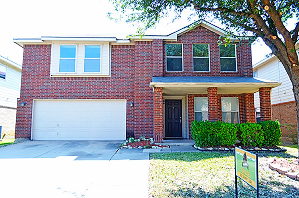 8520 Hawkview Drive, Fort Worth, TX 76179