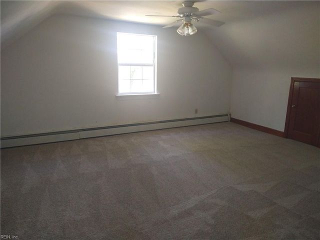 6 Ricks LN, Newport News, VA 23605