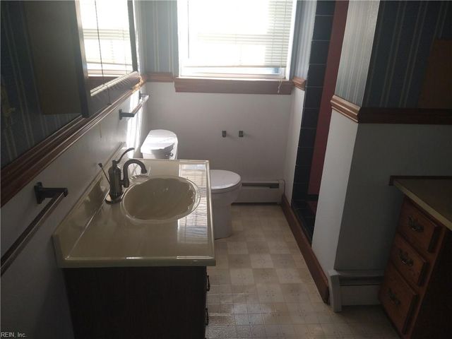 6 Ricks LN, Newport News, VA 23605
