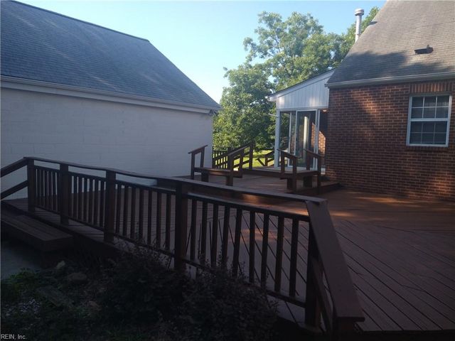 6 Ricks LN, Newport News, VA 23605