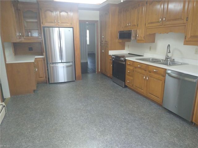 6 Ricks LN, Newport News, VA 23605