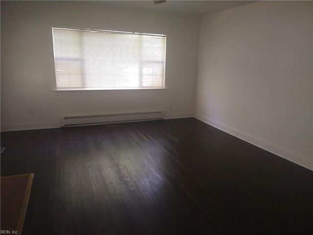6 Ricks LN, Newport News, VA 23605