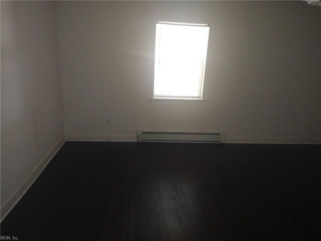 6 Ricks LN, Newport News, VA 23605