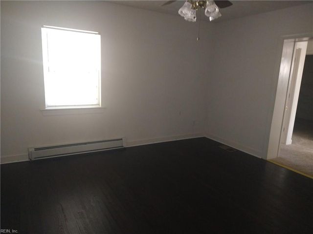 6 Ricks LN, Newport News, VA 23605