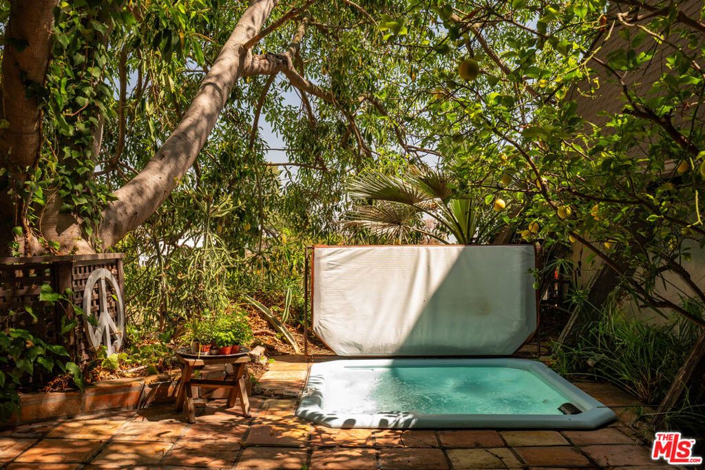 Image 17 of property listing at 6105 Mulholland Highway, Los Angeles, CA 90068